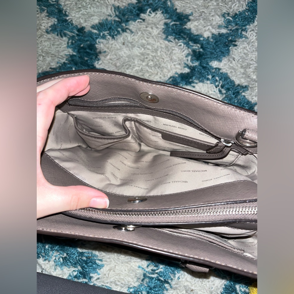 Michael Kors purse - Picture 8 of 9